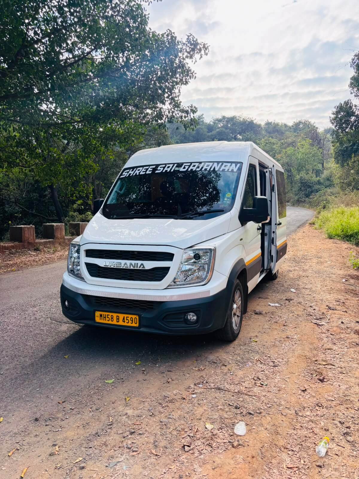 Tempo Traveller Mumbai rental for group travel